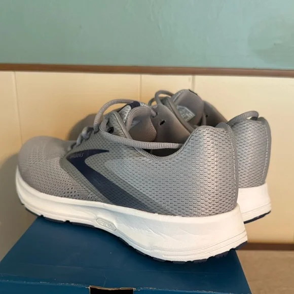 Brooks Gray and Blue Athletic Shoes Men’s 9 Style Range - Picture 2 of 4